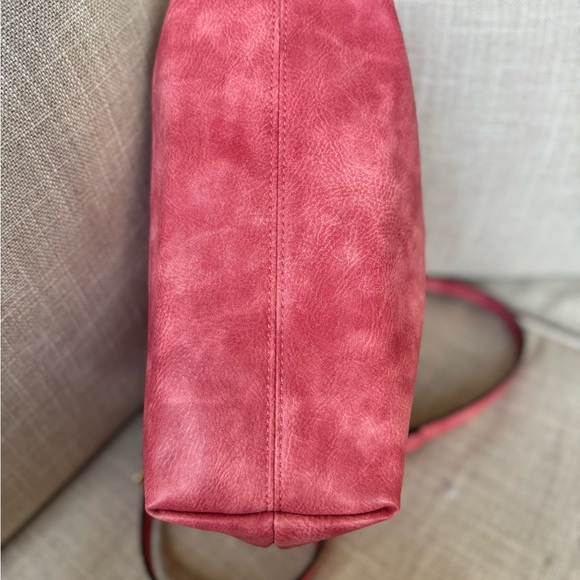 Pink Duffle crossbody bag nwot - Picture 6 of 16